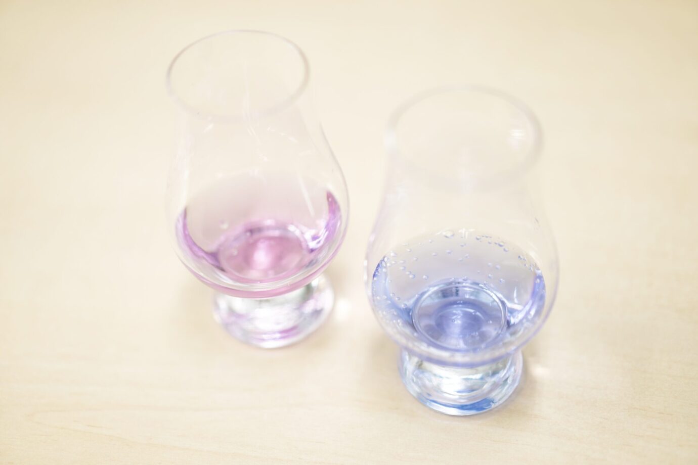 トニック割り（左）と炭酸割り（右）